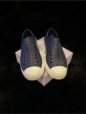 Native Jefferson Slip-On Sneakers in Navy and White M 5, W 7